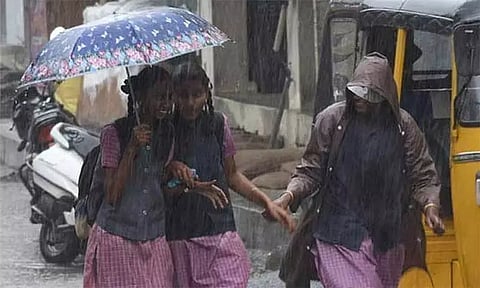 கிருஷ்ணகிரி மாவட்டத்தில் பள்ளிகளுக்கு அரை நாள் விடுமுறை