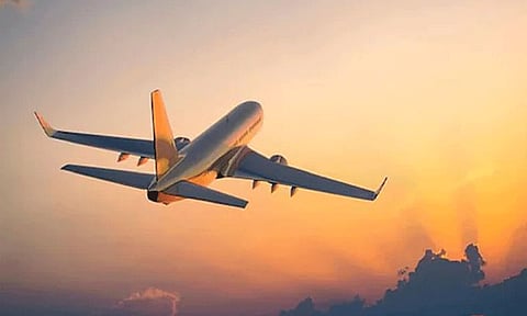 விமானங்களுக்கு வெடிகுண்டு மிரட்டல்; சத்தீஷ்காரை சேர்ந்த தந்தை, மகனுக்கு மும்பை போலீஸ் சம்மன்