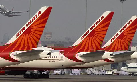 வெடிகுண்டு மிரட்டலால் தரையிறங்கிய ஏர் இந்தியா விமானம்; பயணிகளை சிகாகோ அழைத்துச் செல்லும் கனடா விமானப்படை