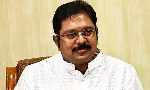 கட்டபொம்மனின் வீரத்தையும், துணிச்சலையும் போற்றி வணங்கிடுவோம் - டி.டி.வி.தினகரன்