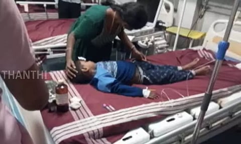 நாகர்கோவில்-கோவை ரெயிலில் இருக்கை சரிந்து விழுந்து சிறுவன் படுகாயம்