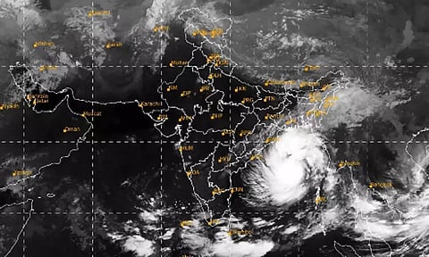 'டானா' புயலின் நகரும் வேகம் குறைந்தது