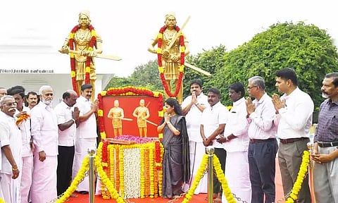 மருது பாண்டியர்கள் நினைவு நாள்: தமிழக அரசு சார்பில் அமைச்சர்கள் மரியாதை