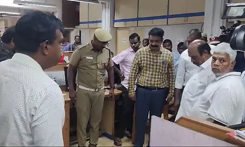 நாமக்கல் கவிஞர் மாளிகை கட்டிடம் உறுதியாக உள்ளது-அமைச்சர் எ.வ.வேலு