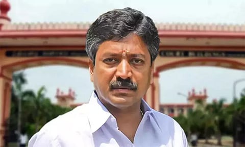 காவல்துறையை கண்டித்து திடீர் தர்ணா: போராட்டத்தில் ஈடுபட்ட சி.வி. சண்முகம் கைது