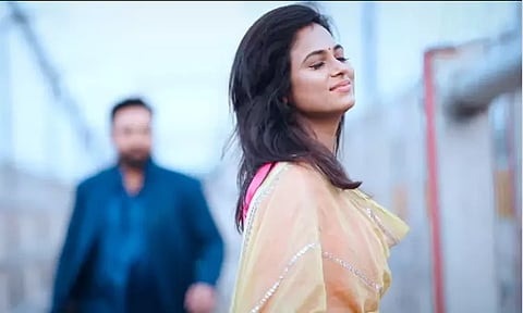 நடிகை ரம்யா பாண்டியன் வருங்கால கணவருடன் வெளியிட்ட வீடியோ...!