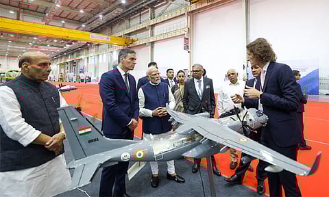 குஜராத்தில் விமான உற்பத்தி ஆலை: பிரதமர் மோடி - ஸ்பெயின் பிரதமர் இணைந்து திறந்து வைத்தனர்