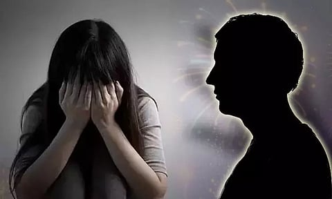 தீபாவளிக்கு பணம் வாங்க வந்த மகளுக்கு பாலியல் தொல்லை கொடுத்த தந்தை