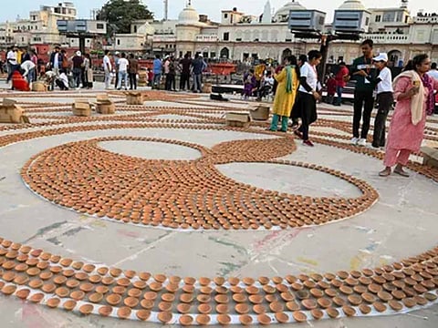 தீபாவளி பண்டிகை: சரயு நதிக்கரையில் 28 லட்சம் தீப விளக்குகள் - உலக சாதனைக்கு தயாராகும் அயோத்தி