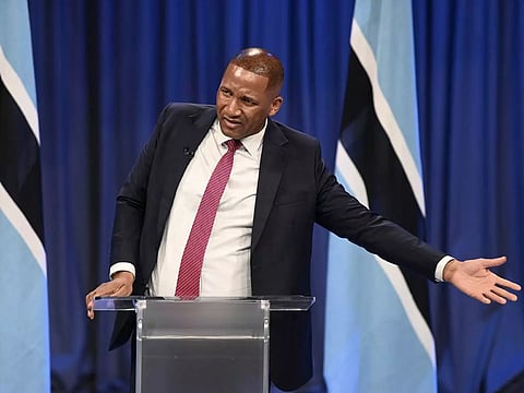 போட்ஸ்வானாவில் 58 ஆண்டுகளுக்குப்பின் ஆட்சி மாற்றம்; புதிய அதிபராக டுமா பொகோ பதவியேற்பு