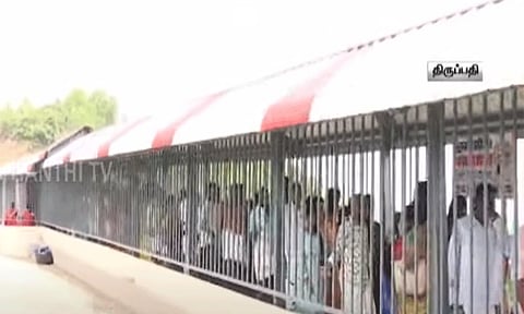 திருப்பதி ஏழுமலையான் கோவிலில் இலவச தரிசனத்திற்கு பக்தர்கள் 24 மணி நேரம் காத்திருப்பு