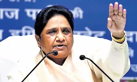 தேர்தலில் பொய் வாக்குறுதிகளை அறிவிப்பதில் மும்முரம்: பாஜக, காங்கிரஸ் மீது மாயாவதி குற்றச்சாட்டு