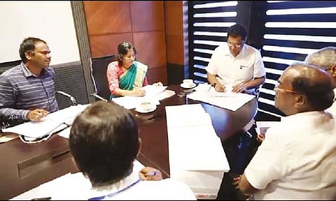 தொழில்துறை வளர்ச்சி பணிகள் குறித்து அமைச்சர் டி.ஆர்.பி. ராஜா ஆய்வு