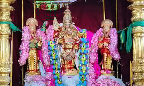 திருச்செந்தூர் கந்தசஷ்டி விழா: வைர வேலுடன் பக்தர்களுக்கு காட்சியளித்த சுவாமி ஜெயந்திநாதர்