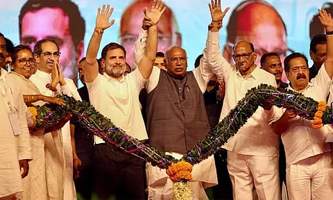 மராட்டிய தேர்தல்: பெண்களுக்கு மாதம் ரூ.3,000 - காங்கிரஸ் கூட்டணி வாக்குறுதி