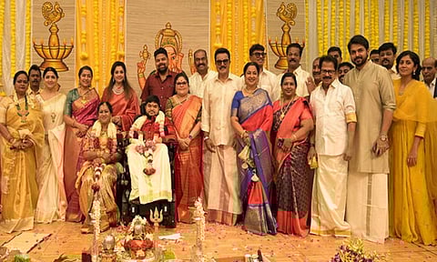 நடிகர் நெப்போலியன் மகனின் திருமண புகைப்படங்கள் இணையத்தில் வைரல்