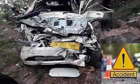 ஜம்மு-காஷ்மீர்: பள்ளத்தாக்கில் சொகுசு கார் கவிழ்ந்ததில் 4 பேர் பலி