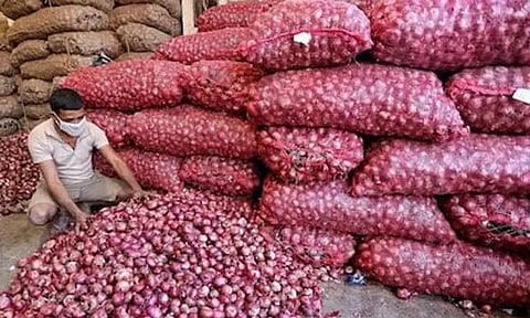 வெங்காயம் விலை தொடர்ந்து உயர்வு - இல்லத்தரசிகள் அதிர்ச்சி