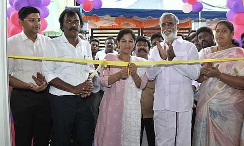 மேயர் மேம்பாட்டு நிதியில் கட்டப்பட்டுள்ள இறகுப்பந்து உள்விளையாட்டு அரங்கம் - அமைச்சர் சேகர்பாபு திறந்து வைத்தார்