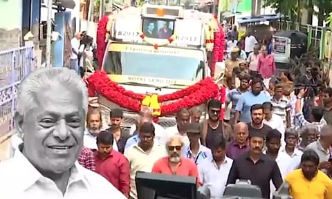 நடிகர் டெல்லி கணேஷின் உடல் நெசப்பாக்கம் மின் மயானத்தில் தகனம்