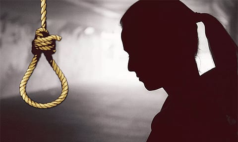 தாய் கண்டித்ததால் விபரீதம்: மாணவி தூக்குப்போட்டு தற்கொலை