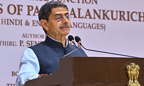 'பாடபுத்தகங்களில் ஆங்கிலேய ஆட்சி பற்றி புகழ்ந்து எழுதப்படுவதை ஏற்க முடியாது' - கவர்னர் ஆர்.என்.ரவி