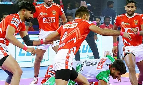 புரோ கபடி லீக்; குஜராத் ஜெயன்ட்ஸ் - பெங்கால் வாரியர்ஸ் அணிகள் இன்று மோதல்