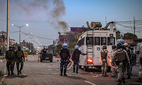 மணிப்பூரில் தொடரும் வன்முறை: கூடுதல் படையினரை அனுப்பிய மத்திய அரசு