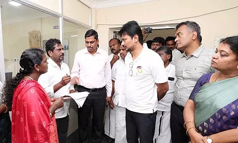 தூத்துக்குடி வட்டாட்சியர் அலுவலகத்தில் துணை முதல்-அமைச்சர் திடீர் ஆய்வு