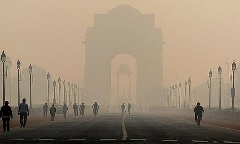 டெல்லியை சூழ்ந்த புகை மண்டலம்...தொடர்ந்து 4வது நாளாக மிகவும் மோசமடைந்த காற்றின் தரம்