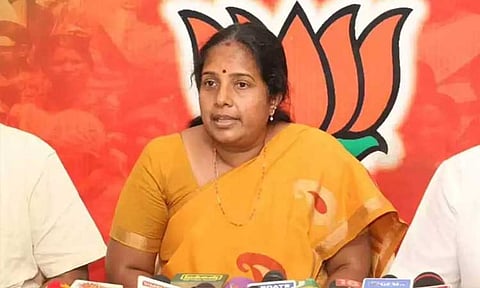 நெல்லை திரையரங்கில் பெட்ரோல் குண்டு வீச்சு: வானதி சீனிவாசன் கண்டனம்