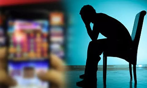 ஆன்லைன் சூதாட்டத்தில் பணத்தை இழந்த வாலிபர் தூக்குப்போட்டு தற்கொலை