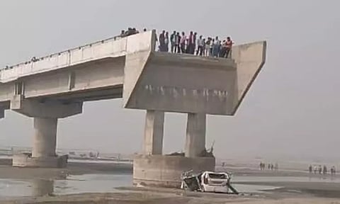 கூகுள் மேப் உதவியுடன் மேம்பாலத்தில் சென்ற கார், விபத்தில் சிக்கியது- 3 பேர் பலி