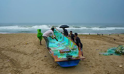 வங்கக்கடலில் நாளை உருவாகிறது 'பெங்கல்' புயல்