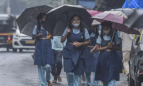 எந்தெந்த மாவட்டங்களில் பள்ளி, கல்லூரிகளுக்கு நாளை விடுமுறை