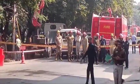 டெல்லியில் தியேட்டர் அருகே குண்டுவெடி; ஒருவர் காயம்