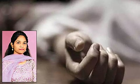 மின்சார ரெயில் மோதி பெண் ஐ.டி. ஊழியர் உயிரிழப்பு