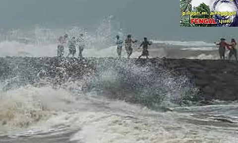 புயல் எதிரொலி.. பொதுமக்கள் நாளை வெளியே செல்ல வேண்டாம் - அரசு அறிவுறுத்தல்