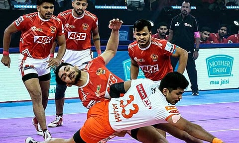 புரோ கபடி லீக்; குஜராத் அணியை வீழ்த்தி புனேரி பால்டன் வெற்றி