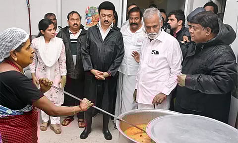 புயல் எதிரொலி: சென்னையில் அம்மா உணவகங்களில் இன்று முழுவதும் இலவச உணவு