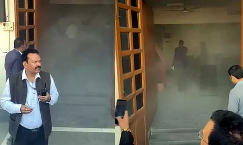 சுப்ரீம் கோர்ட்டு வளாகத்தில் தீ விபத்து