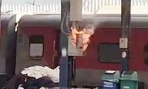 சென்னை சென்டிரல் ரெயில் நிலையத்தில் தீ விபத்து