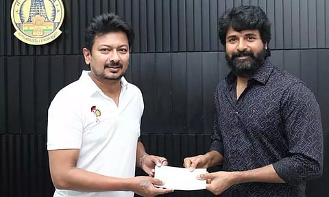 பெஞ்சல் புயல் பாதிப்பு : ரூ.10 லட்சம் நிவாரணம் வழங்கிய சிவகார்த்திகேயன்