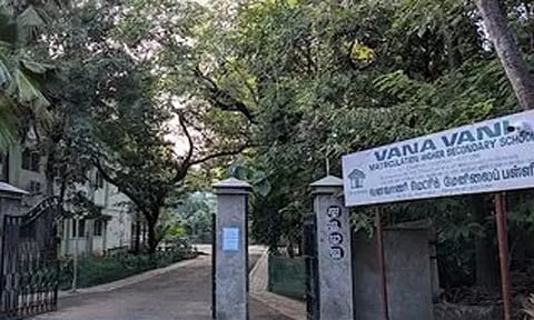 சென்னை ஐ.ஐ.டி. வளாகத்தில் உள்ள வனவாணி பள்ளியின் முதல்வர் சஸ்பெண்ட்