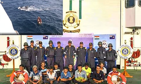 நடுக்கடலில் மூழ்கிய படகில் இருந்த 12 மீனவர்கள் மீட்பு