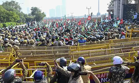 டெல்லி நோக்கி விவசாயிகள் இன்று மீண்டும் பேரணி: பலத்த போலீஸ் பாதுகாப்பு