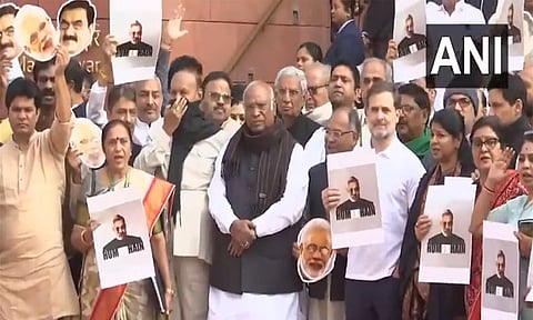 நாடாளுமன்ற வளாகத்தில் இந்தியா கூட்டணி எம்.பி.க்கள் போராட்டம்