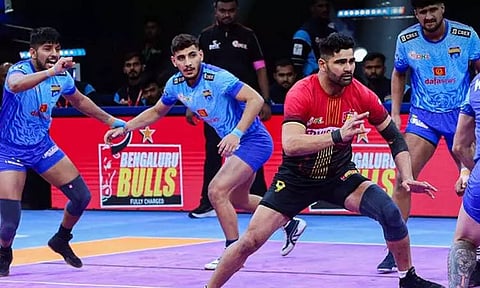 புரோ கபடி லீக்; பெங்களூரு அணியை வீழ்த்தி பெங்கால் வாரியர்ஸ் வெற்றி