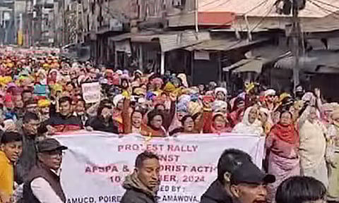 மணிப்பூரில் மத்திய அரசின் நடவடிக்கைக்கு எதிர்ப்பு தெரிவித்து ஊர்வலம்