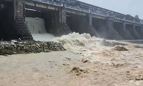 பூண்டி ஏரியில் உபரிநீர் திறப்பு 5 ஆயிரம் கனஅடியாக அதிகரிப்பு